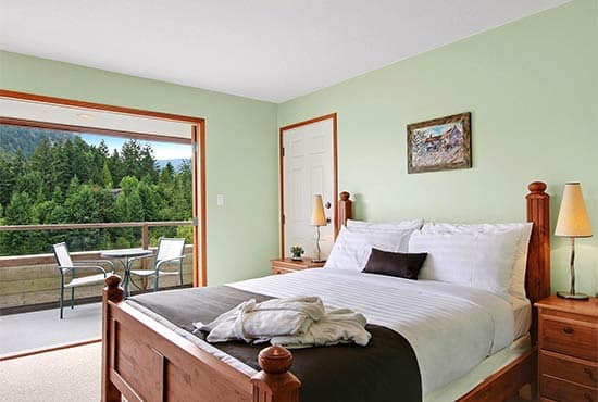 Queen Junior Rooms